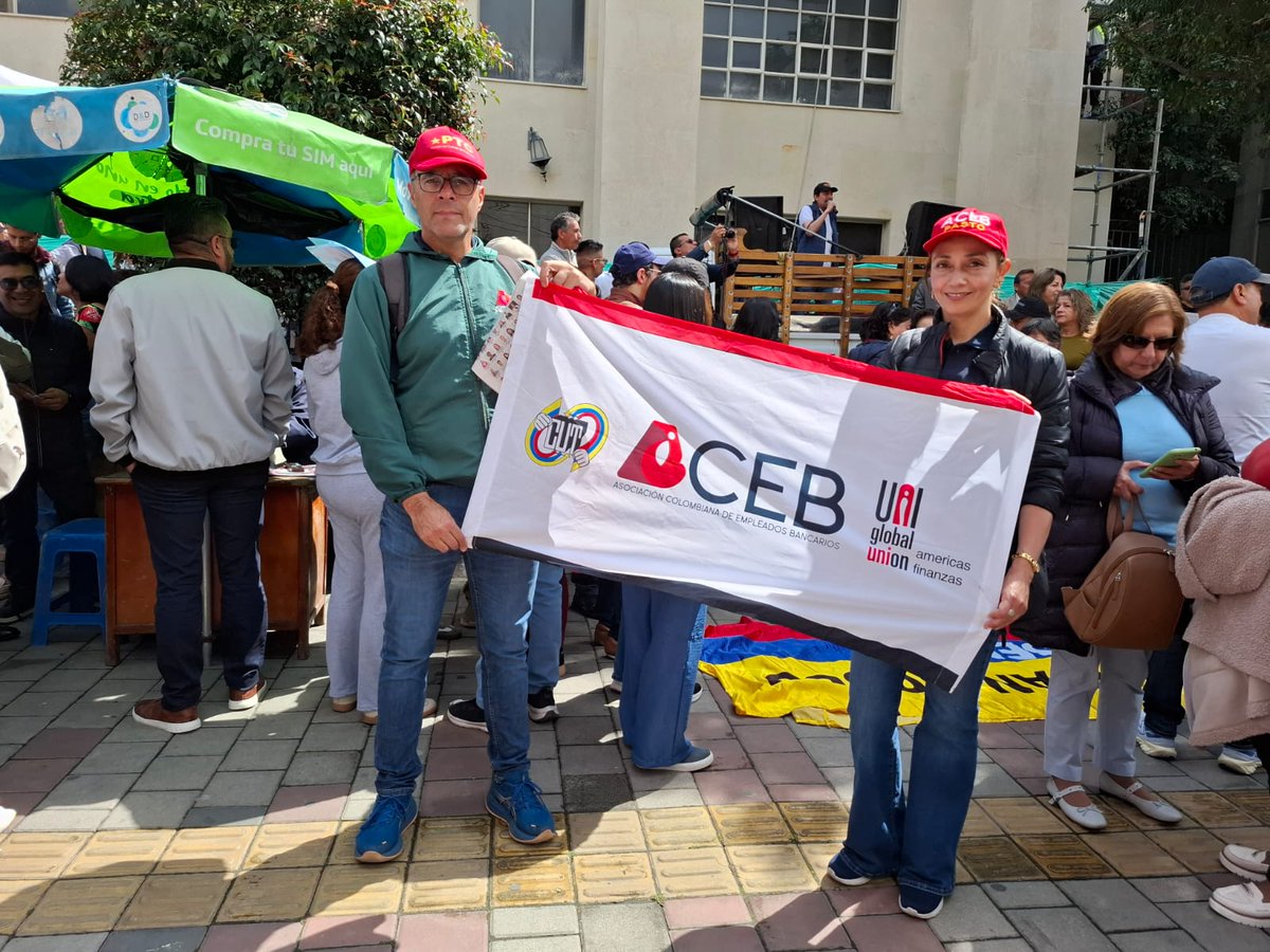 ACEB participando en las tareas que se vienen programando en defensa del salario mínimo legal y el salario básico vital que la burguesía quiere tumbar mediante maniobras legales.
Trabajadores en pie de lucha y preparando la huelga general✊
-
-
-
#aceb #sindicato #trabajadores