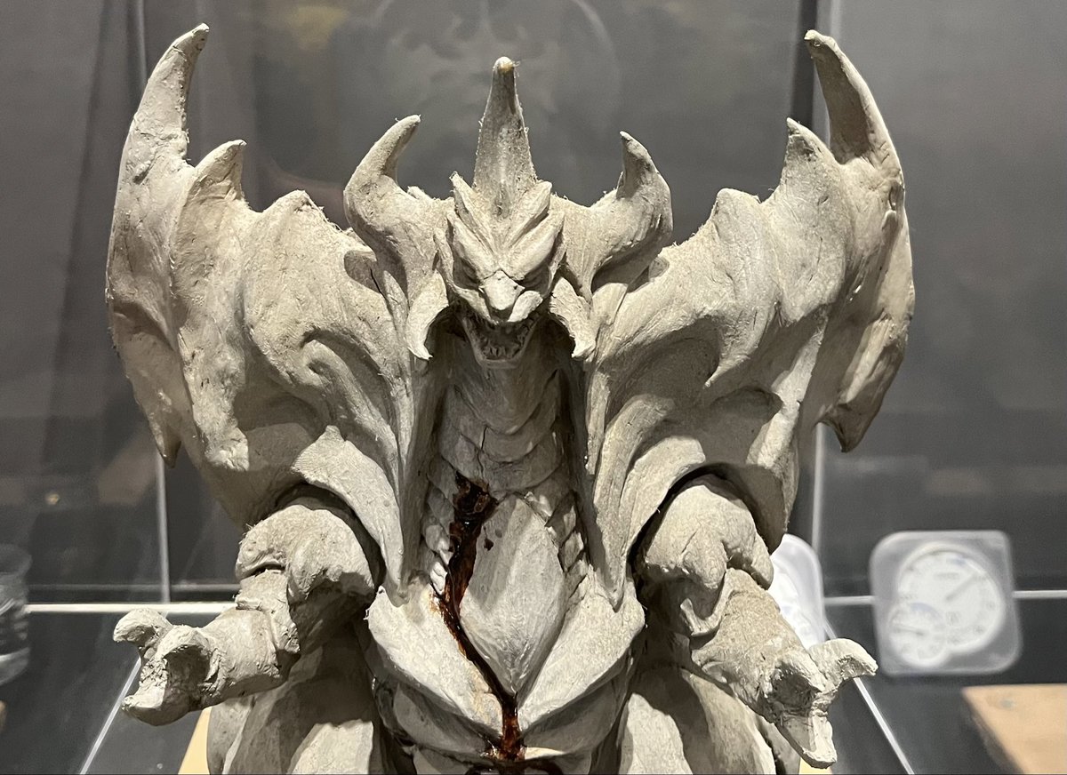 逃がすな、撃ち落とせ❗️／ #ゴジラ ミュージアム内で、デストロイア