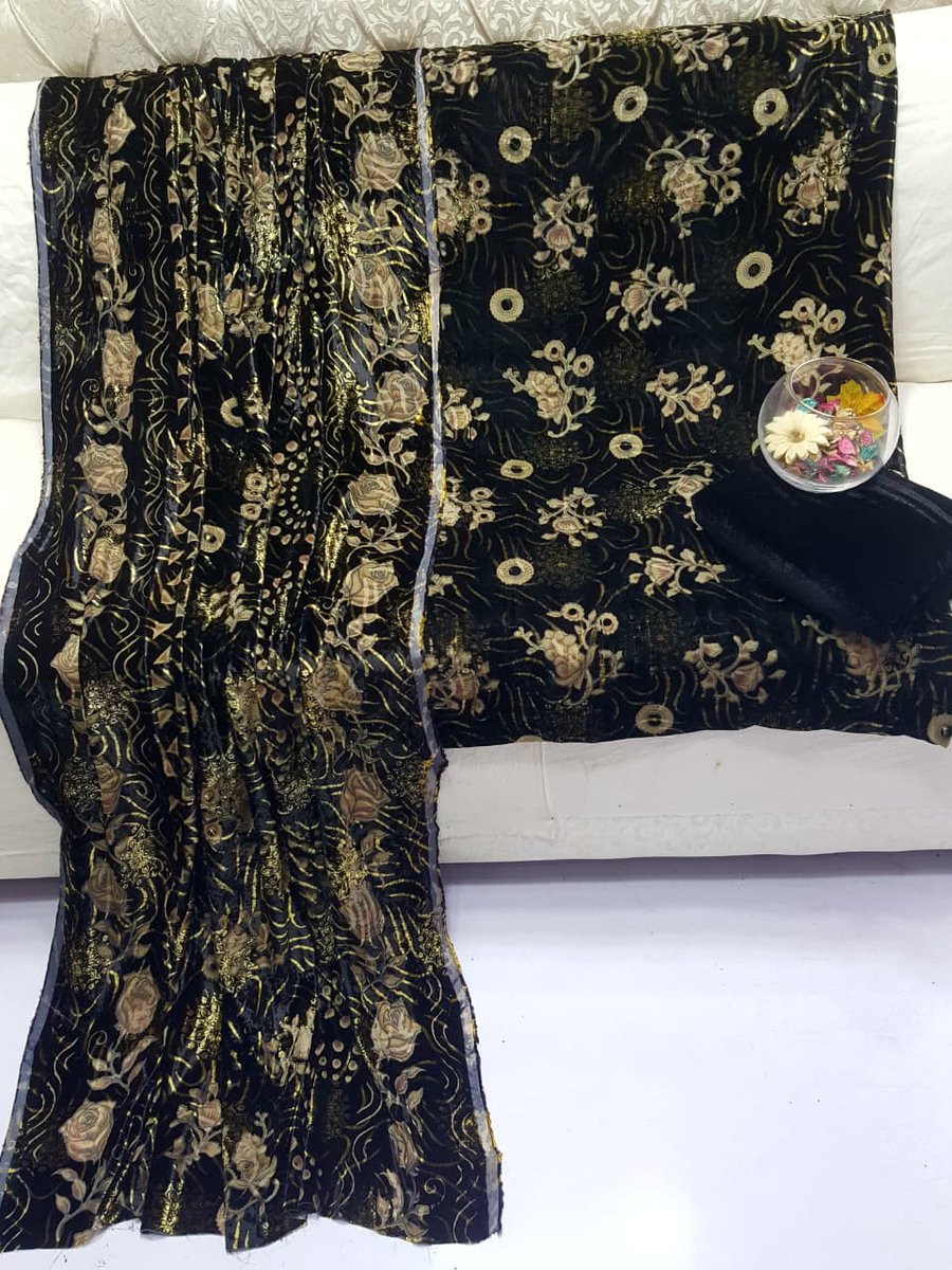 HaniaAamirWorld's tweet image. 🌟 New Arrival 🌟

Beautiful Palachi Velvet 3-Piece Suits in 3 elegant shades ✨
Soft • Luxurious • Traditional

📞 Order Now: +92 313 0757444
📱 Instagram: @hania.aamir_world

#NewArrival #PalachiSuits #VelvetCollection #3PieceSuit #WinterCollection #ElegantWear