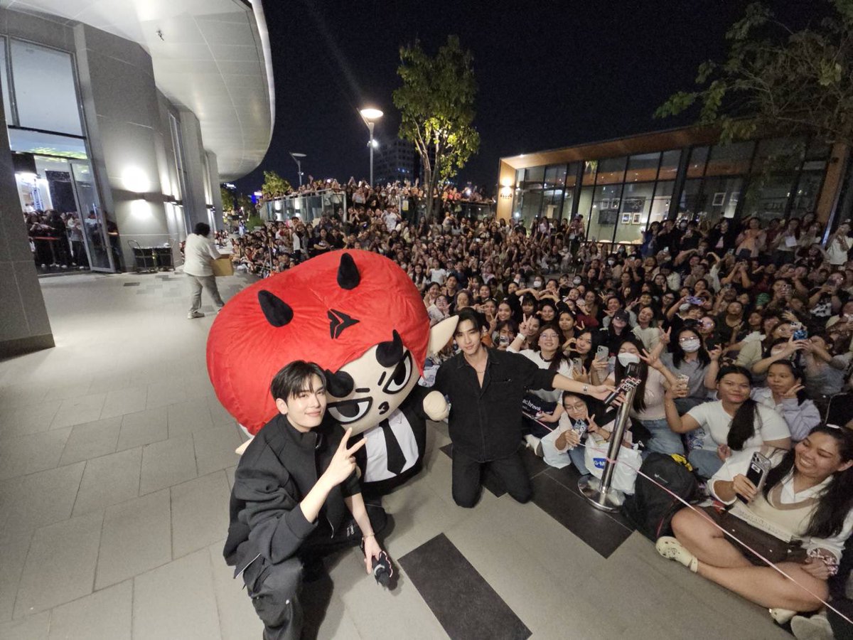 GmmtvShop's tweet image. เพิร์ธ - แซนต้า และ Domiia ดีใจที่ได้มาเจอกับทุกคนวันนี้นะครับ ขอบคุณมากๆ เลยนะครับ เดินทางกลับบ้านกันดี ๆ น้า

@perthppe @ppsanta @domiia_GMMTV

#สนามอ่านเล่น2026xPerthSanta
#GMMTV