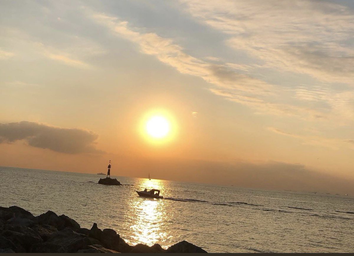 Hazır Tarkan ülkece moralimizi düzeltmişken, her şey normalmiş gibi, #tbt yapayım🌻☺️
2022 den #İstanbul gün batımı