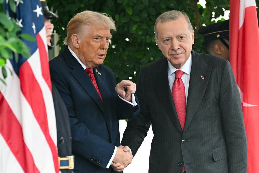 🔴 Yatacak yerin yok İran!

Aylardır ABD ve İsrail'in İran'a saldırısını Türkiye'nin durdurduğu, bir orta yol bulmak için Erdoğan'ın iki tarafla görüştüğü biliniyor.

◾️Peki, o K*hpe İran ne yaptı?
 Türkiye'ye yeni ajanlar gönderdi, Dün 6 İran ajanı yakalandı, Ajanların Kıbrıs'a