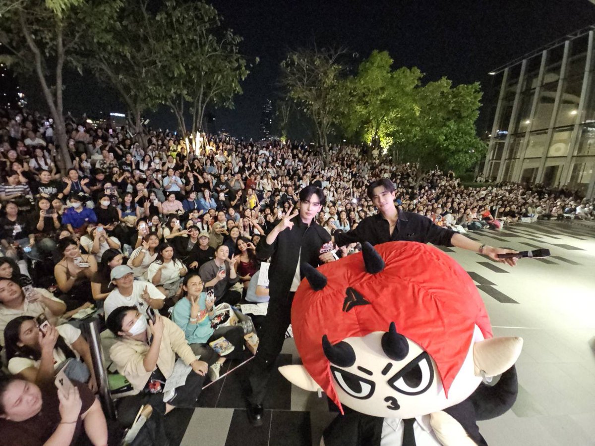 GmmtvShop's tweet image. เพิร์ธ - แซนต้า และ Domiia ดีใจที่ได้มาเจอกับทุกคนวันนี้นะครับ ขอบคุณมากๆ เลยนะครับ เดินทางกลับบ้านกันดี ๆ น้า

@perthppe @ppsanta @domiia_GMMTV

#สนามอ่านเล่น2026xPerthSanta
#GMMTV