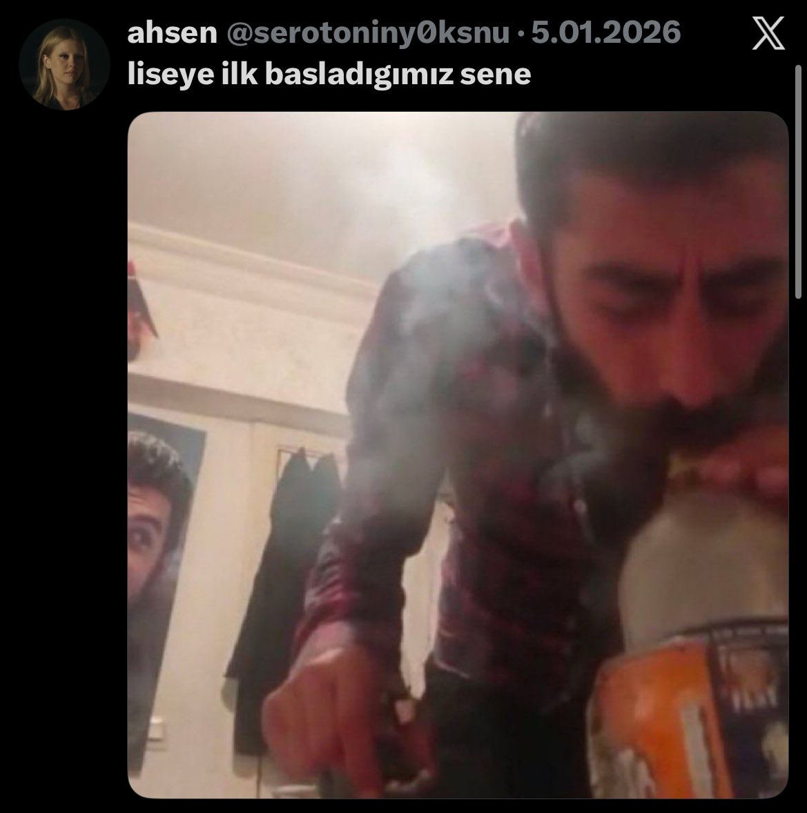 birbirini gösteren spiderman