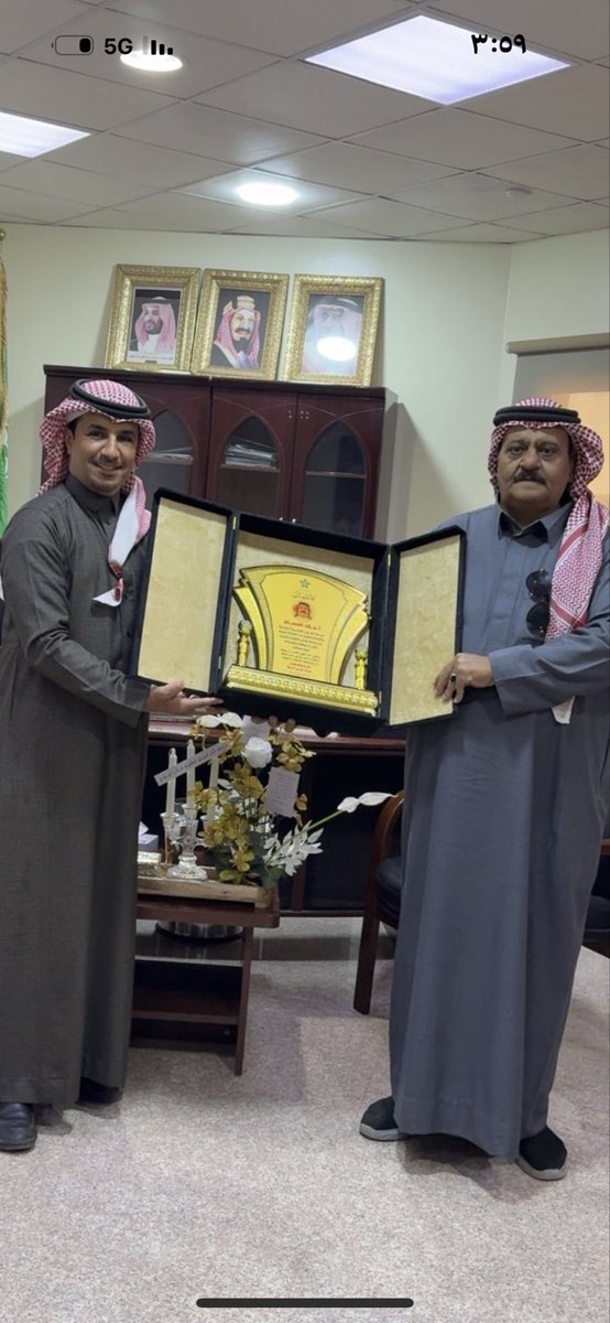 knms122's tweet photo. اقام زملائي واخواني الأعزاء بمقر عملي في مركز صحي الربوه اليوم حفل بمناسبة تقاعدي شملوني بطيب اخلاقهم ومحبتهم وحفاوتهم وتكريمهم وعلى رأسهم مدير المركز الاخ الزميل محمد مناع الفهيقي بارك الله فيهم وجزاهم عني كل خير https://t.co/5wO3NXeGxs