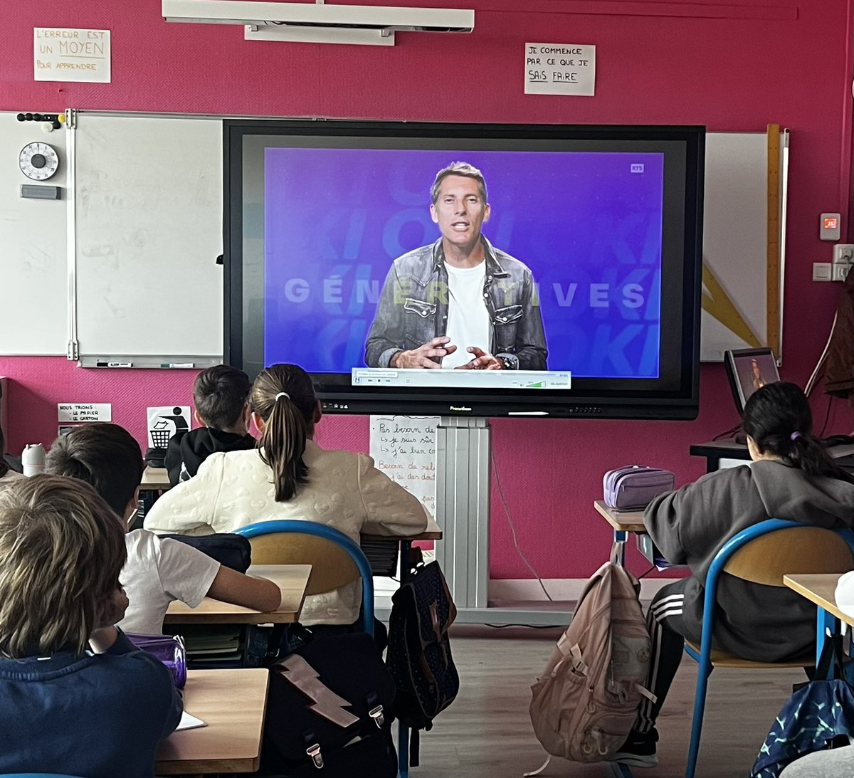 Numerique92's tweet image. 🧠✨Initiation à l’IA en CM2 d’Antony : qu’est‑ce que c’est ? Comment ça fonctionne ? Un atelier débranché pour comprendre le fonctionnement des réseaux neuronaux par #ERUN92 #EMC #IA