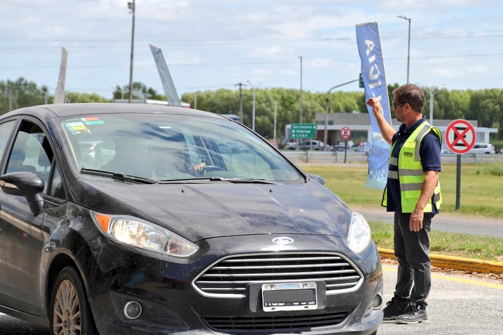 joserarteaga's tweet image. Positiva Jornada de Concientización Vial en Pinamar ⛱️🚗🛣️

Ayer, junto a conductores y familias, charlamos sobre seguridad vial, alcohol 0 al volante (ley vigente en PBA) y sobre los servicios de la línea 140 y asistencia en ruta de AUBASA. El objetivo: prevenir y cuidar.…