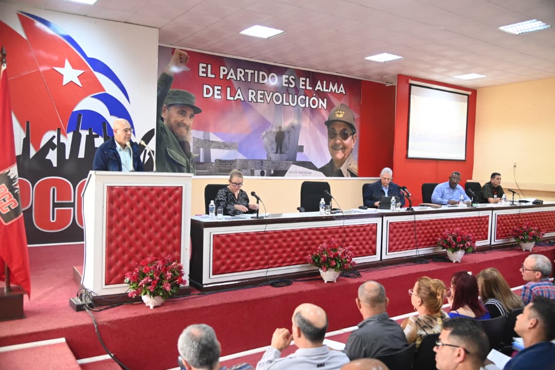 Este miércoles sesionaron los Plenos Extraordinarios del Comité Provincial del PCC en Las Tunas, Camagüey, y Ciego de Ávila, encabezados por <a href="/DiazCanelB/">Miguel Díaz-Canel Bermúdez</a> y <a href="/DrRobertoMOjeda/">Dr. Roberto Morales Ojeda</a>  

Sepa más en: 
pcc.cu/quitar-lastres…

#UnidosXCuba