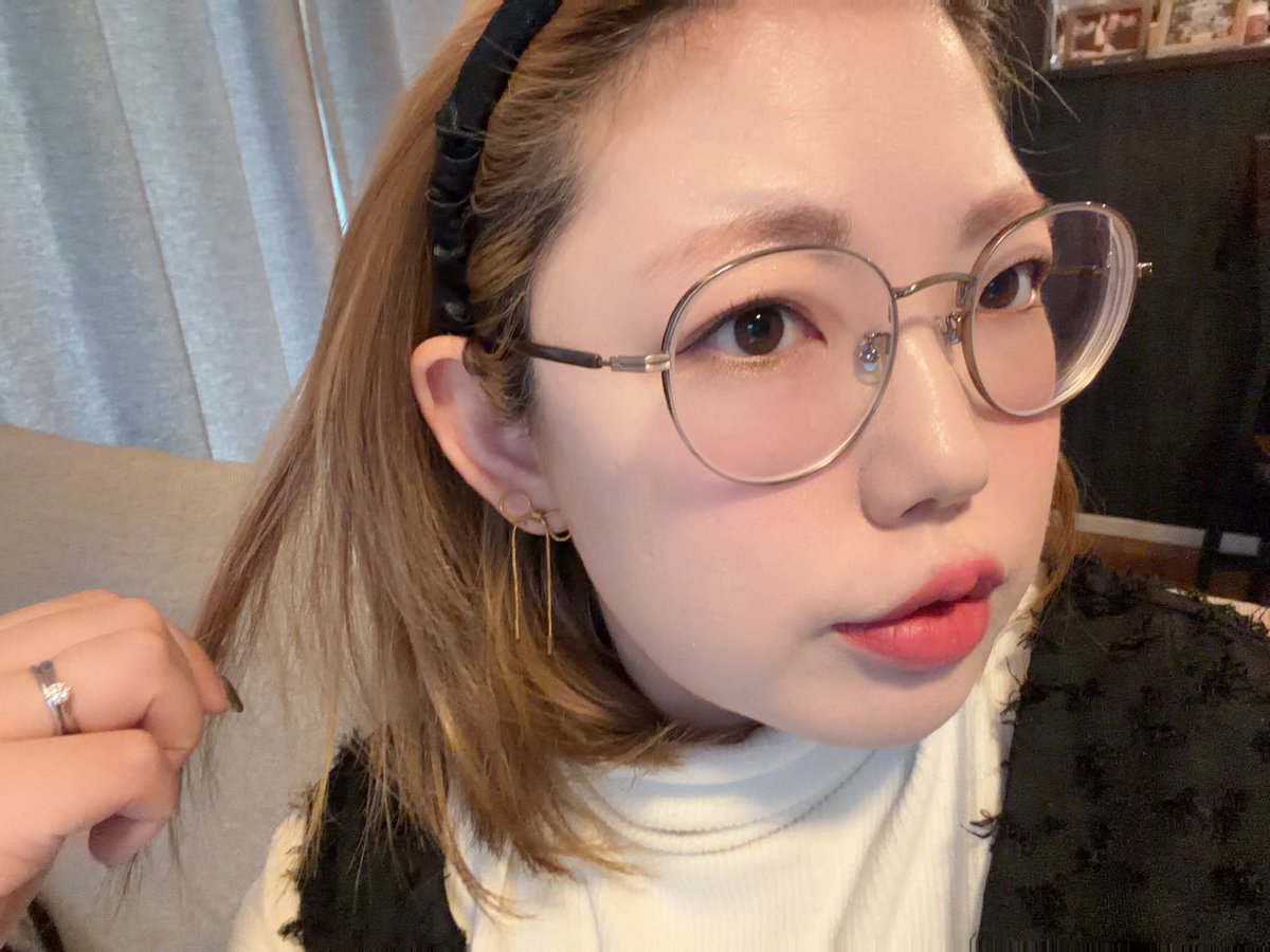 maomao_48's tweet photo. ゆいちゃんモデルの眼鏡毎日かけてるよ👓⋆⸜💚⸝‍⋆
最近カチューシャオールバックにハマってます⸜︎👍︎⸝
#ふるっぱー #櫻井優衣 #メガネ https://t.co/eGYsKKg7PE