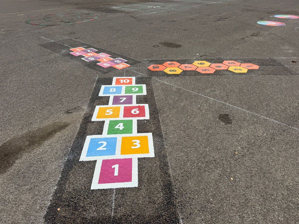 cainmarkings's tweet photo. Some elements from a playgorund marking make over in London https://t.co/BWMQPASz5L