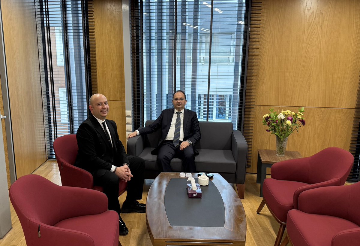 Görevine yeni başlayan Türk Ekonomi Bankası Osmanbey Şube Müdürü Nuri Erdinç Yılgör, yeni Kaymakamlık binasının hizmete başlaması nedeniyle Kaymakamımız Cevdet Ertürkmen’e hayırlı olsun ziyaretinde bulundu.