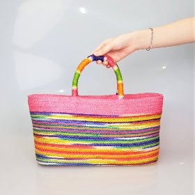 jmylee_'s tweet image. ถ้าเป็นความรู้หลักๆเราแนะนำช่องทาง sacit Archive จากสถาบันส่งเสริมศิลปหัตถกรรมไทยค่า สำหรับงานจักสานป่านศรนารายณ์เราแนะนำของ Araya มาจากลุ่มแม่ๆที่สานกันเป็นผลิตภัณฑ์ค่ะ ส่วนของอาจารย์วาสนางานเด่นๆจะมีพวงมาลัยพานพุ่มที่ฝีมือสานละเอียดมากค่ะ ได้ collab กับ Dior ด้วยนะคะ