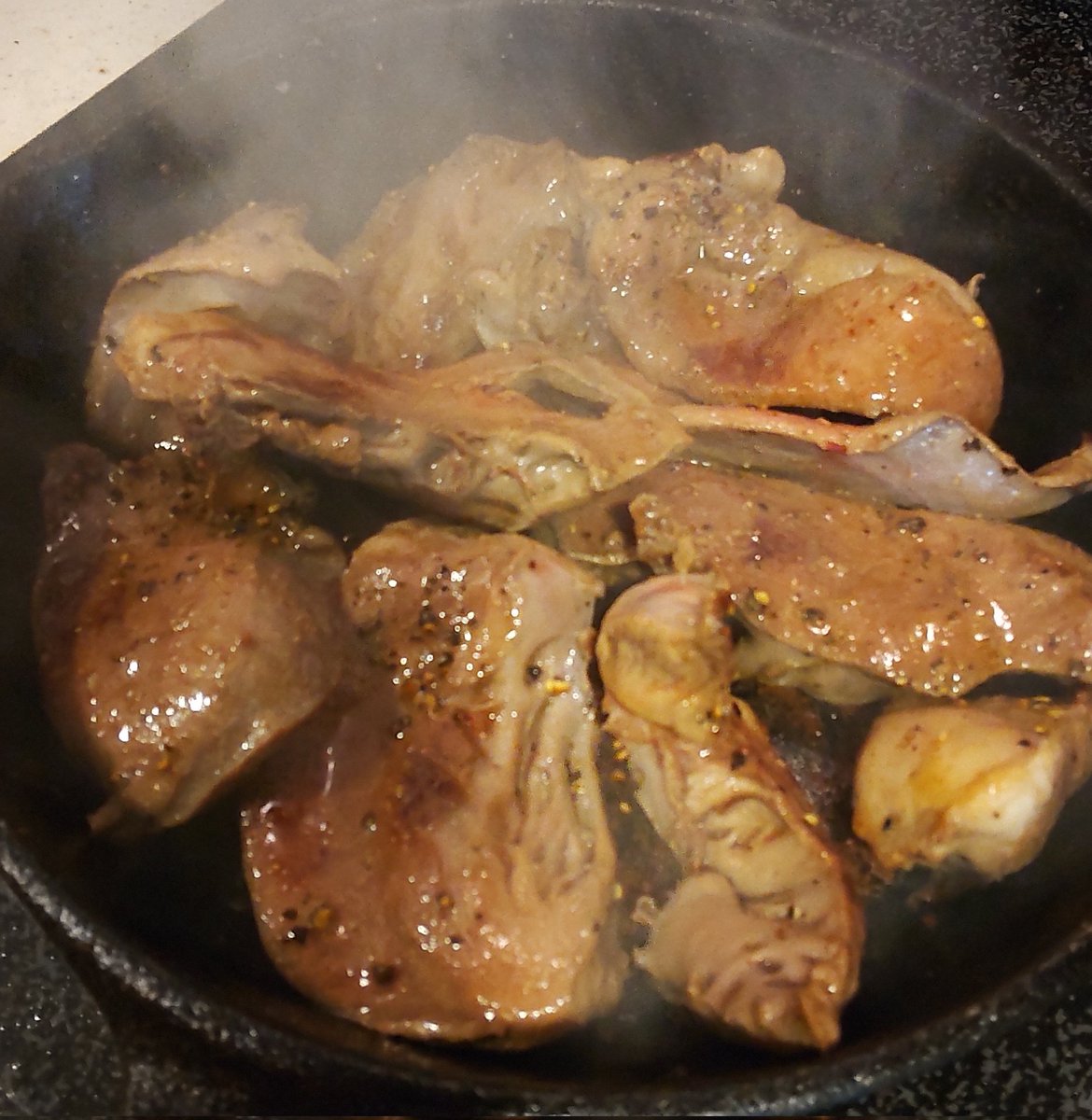 鉄スキレットの、真の力が目覚める...( ˇωˇ )
#200円国産豚ハツ 