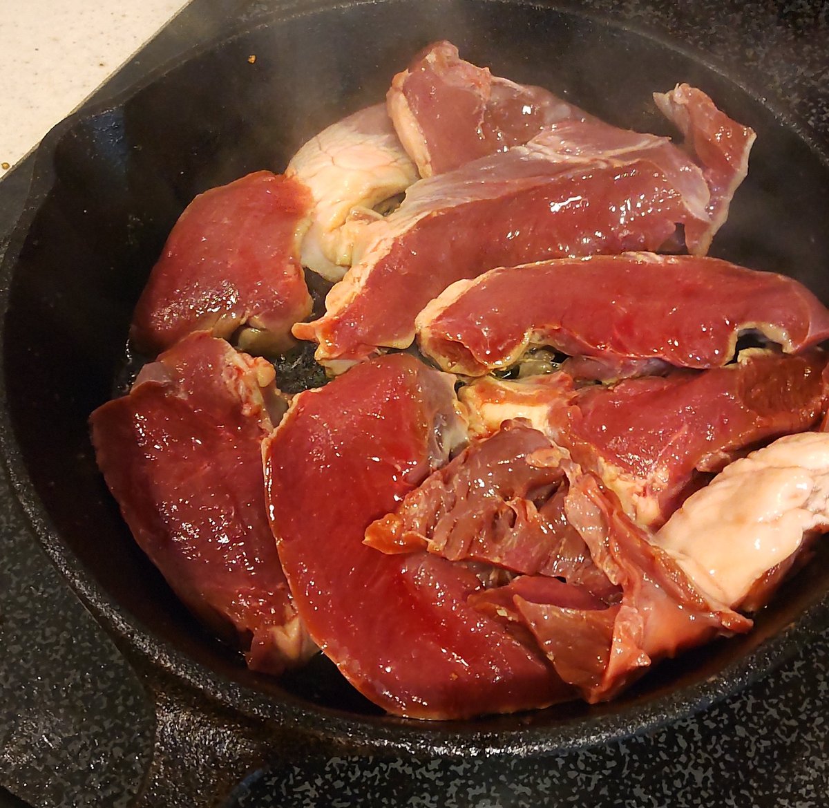 鉄スキレットの、真の力が目覚める...( ˇωˇ )
#200円国産豚ハツ 