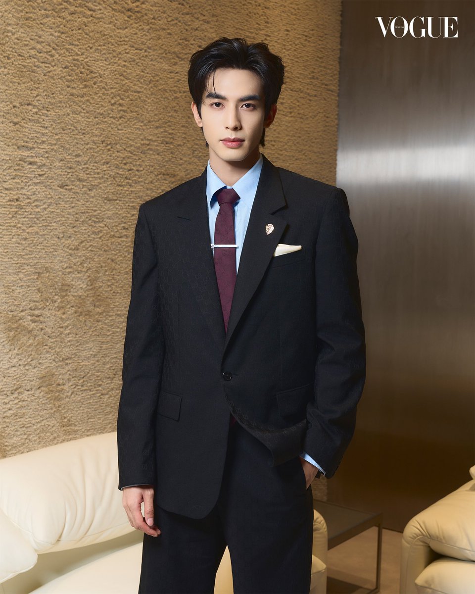 VogueThailand's tweet image. #VogueReports เปิดอัลบั้มภาพของ ‘Song Weilong’ กับการเดินทางมาสู่กรุงเทพเพื่อร่วมเฉลิมฉลองการเปิดบูติกแบรนด์ Gucci @gucci ณ เซ็นทรัล เอ็มบาสซี่ พร้อมถ่ายทอดมนต์เสน่ห์แฟชั่นเสื้อผ้าบุรุษนิยามใหม่ของแบรนด์ หลังจาก Demna เข้ามารับตำแหน่งหัวเรือใหญ่คนใหม่…