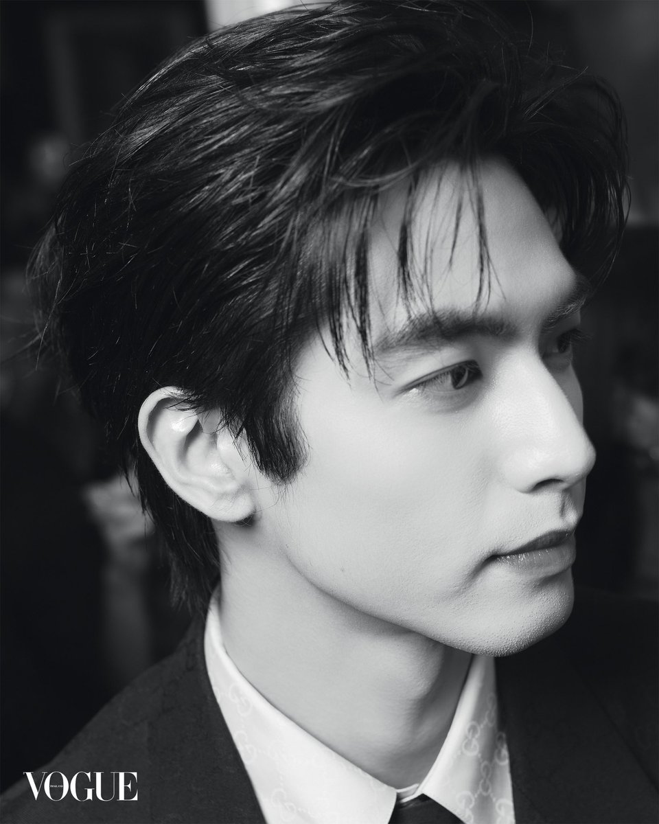 VogueThailand's tweet image. #VogueReports เปิดอัลบั้มภาพของ ‘Song Weilong’ กับการเดินทางมาสู่กรุงเทพเพื่อร่วมเฉลิมฉลองการเปิดบูติกแบรนด์ Gucci @gucci ณ เซ็นทรัล เอ็มบาสซี่ พร้อมถ่ายทอดมนต์เสน่ห์แฟชั่นเสื้อผ้าบุรุษนิยามใหม่ของแบรนด์ หลังจาก Demna เข้ามารับตำแหน่งหัวเรือใหญ่คนใหม่…