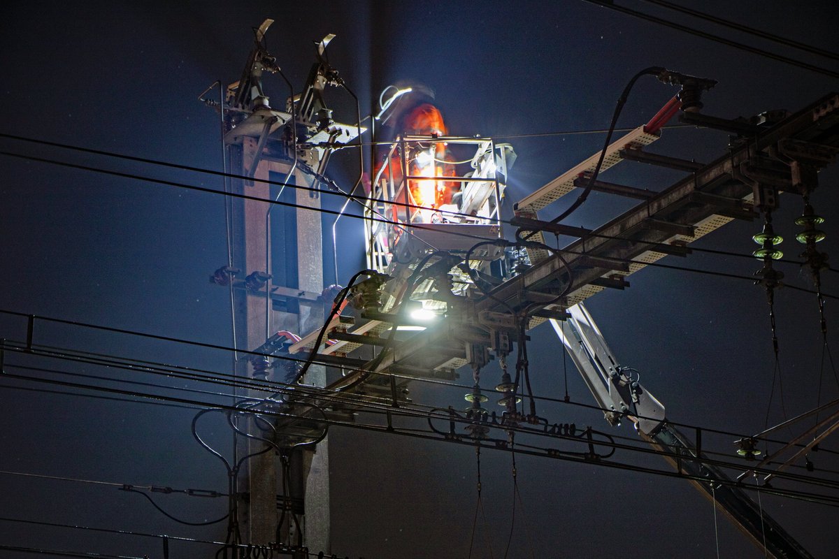 Qui dit reprise de nuit, dit photos de nuit caténaire sur la ligne C du RER! Dans la fraicheur d'une nuit d'hiver! 

<a href="/RERC_SNCF/">RER C</a> <a href="/SNCFReseau/">SNCF Réseau</a>