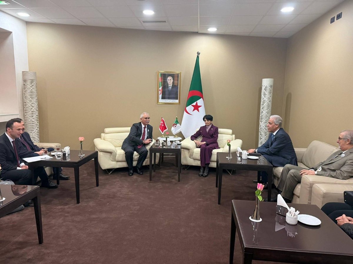 AP__Turkiye's tweet photo. Anayasa Mahkemesi Başkanı Kadir Özkaya, #Cezayir'de düzenlenen Afrika Anayasa Yargısı Konferansı'nın 19. Büro Toplantısı'na katıldı. Özkaya, toplantıdan sonra Cezayirli mevkidaşı Laila Aslaoui ile bir araya geldi. https://t.co/jwjEAKTalN