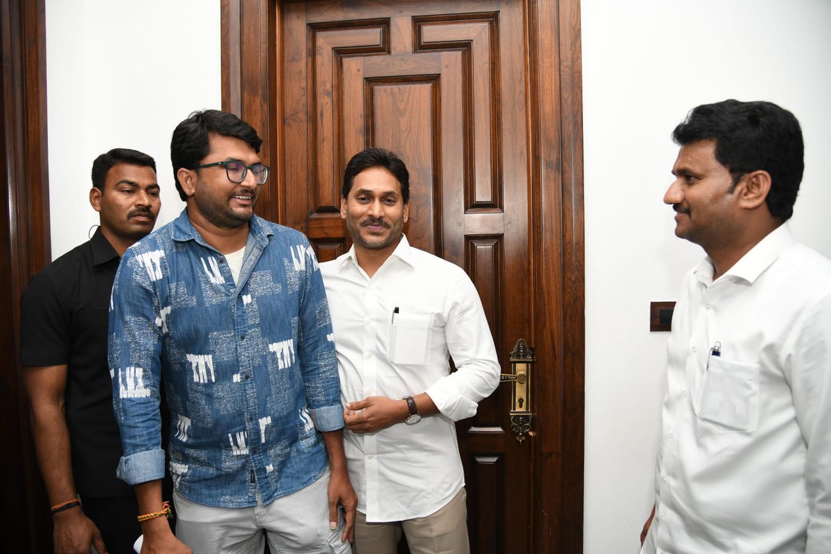 S U P E R S T A R 🔱 tweet media