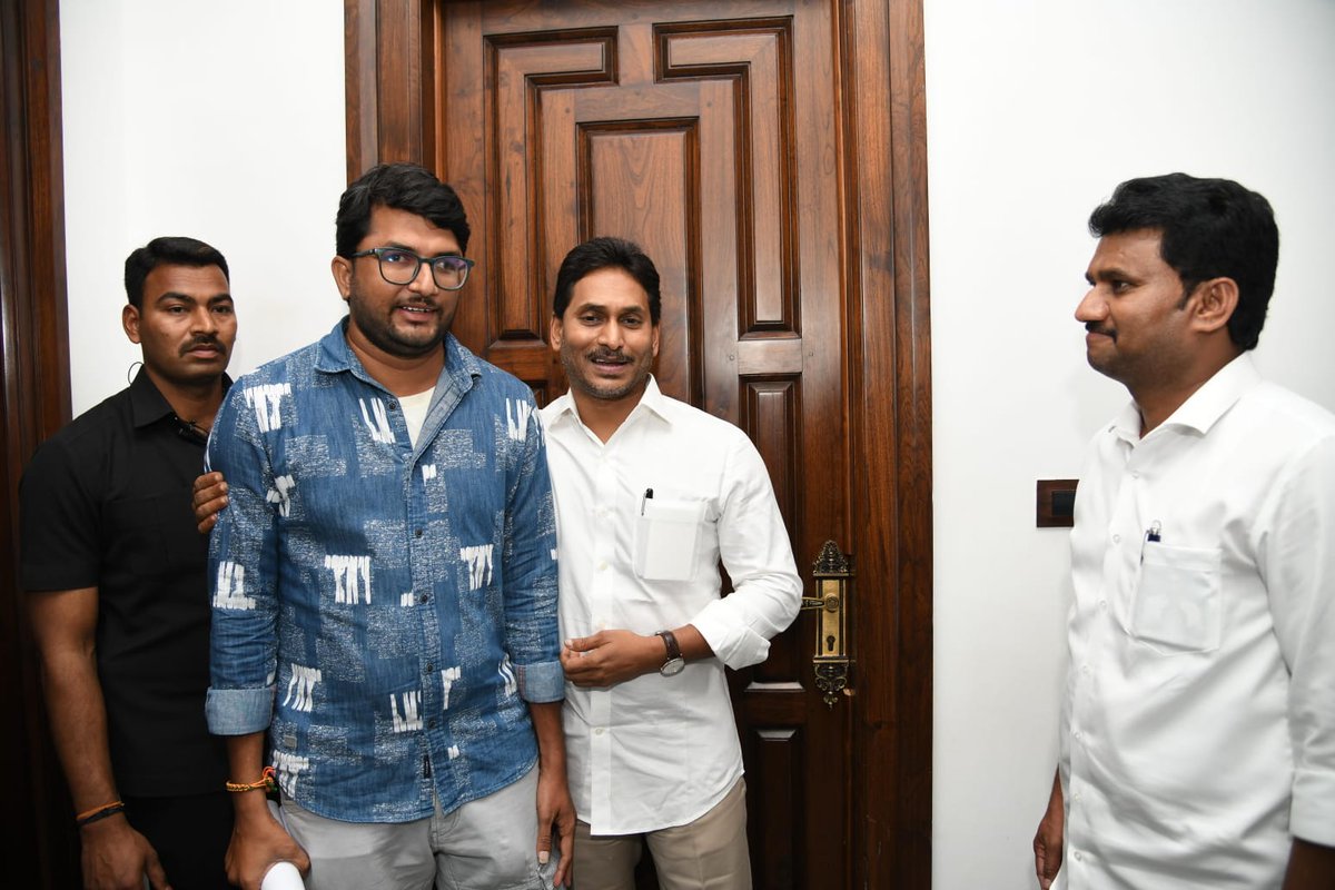 S U P E R S T A R 🔱 tweet media