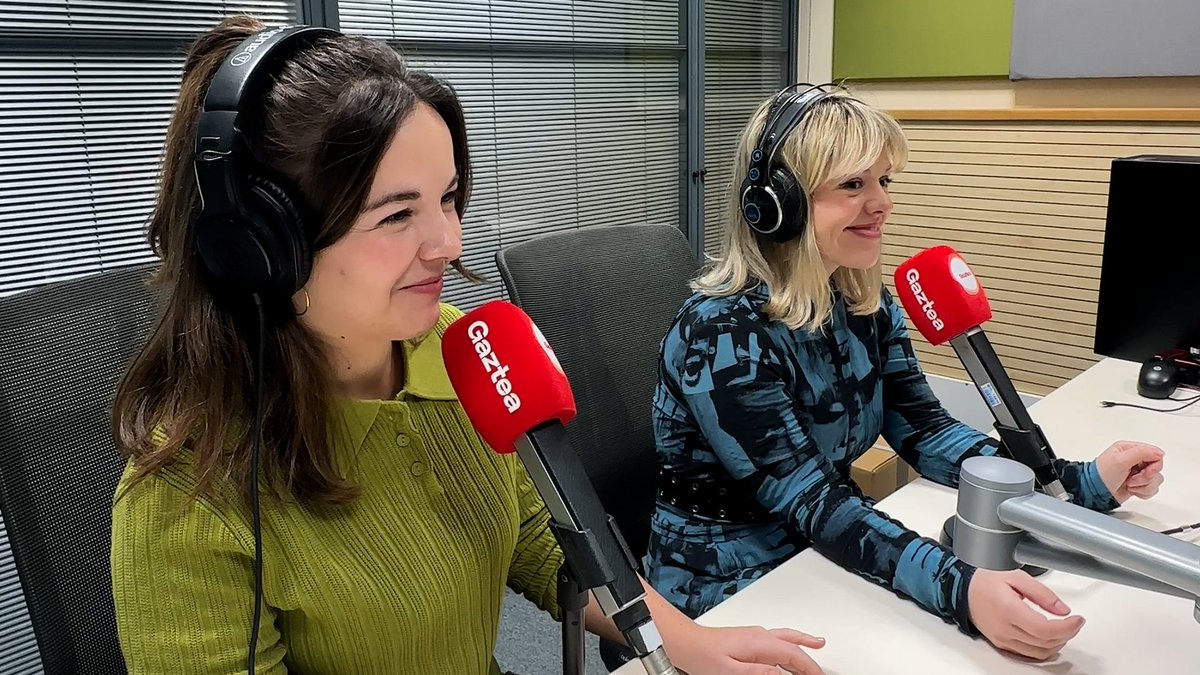 Naxker taldeko Karmele eta Jaione gurean izan dira, gaur <a href="/kafeantzokia/">Kafe Antzokia</a>|n eskegi duten lehen sold outa eta beste kontu batzuk hizpide💕

Otsailerako gauzak datozela aurreratu digute👀
gaztea.eus/irratia/b-alde…