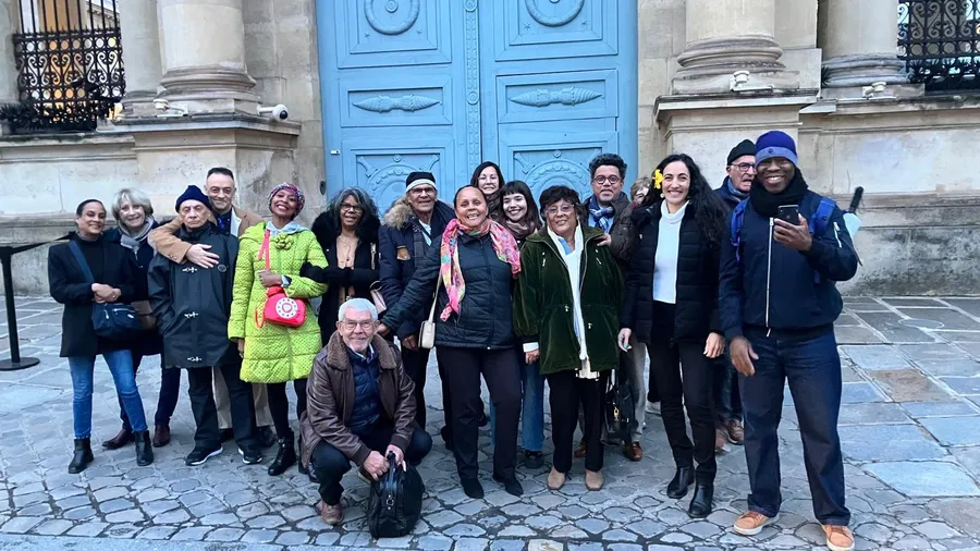 la1ere's tweet photo. Témoignages. "Nous sommes une partie de l'Histoire de France", les enfants déracinés de La Réunion officiellement reconnus par l’Assemblée nationale

➡️Plus d'une vingtaine de survivants ont fait le déplacement à l'Assemblée nationale pour l'occasion.

📱💻https://t.co/PXO8nfLdYr https://t.co/KqpfMvVSyg