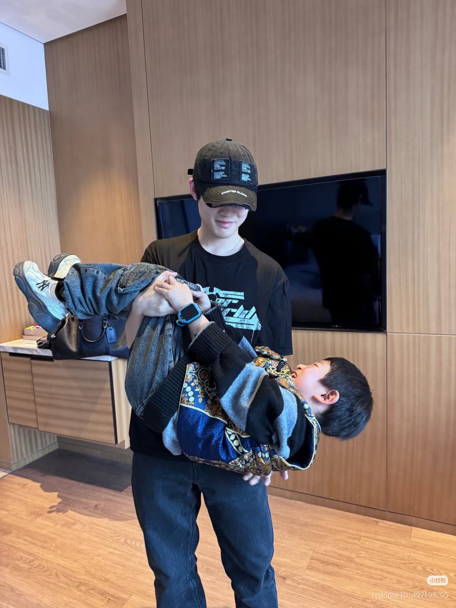 From this      To this 

Sender berasa ikutan besarin bayi online. Dulu yixin hanya sekecil ini. Gak nyangka sekarang udah gede 😭 /dreamies