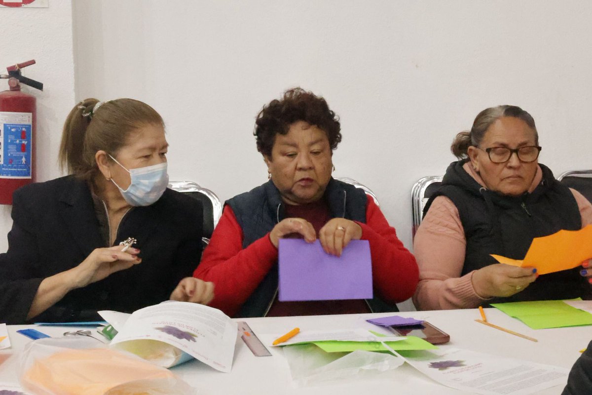 Como parte del programa #FortaleciendoCorazones, realizamos 1era capacitación de adultos mayores del 2026, enfocada en papiroflexia. Asistieron  78 integrantes de 50 Clubes de Adultos Mayores de las diferentes colonias de la Capital Potosina.  <a href="/EF_Galindo/">Enrique Galindo C</a> <a href="/EstelaArriagaM/">Estela Arriaga</a> #Razones