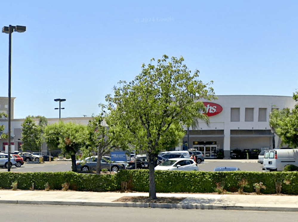 There is still a Ralphs supermarket on that corner. Sadly, the mid-century one has been replaced with a far more conventional building. This image is from June 2025.