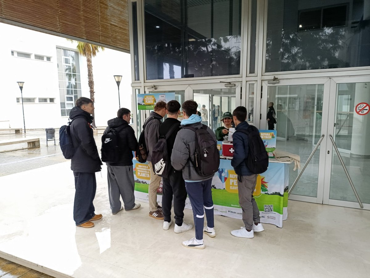 Tus #RAEE pueden tener una segunda vida ♻️

Por eso en #DonaVidaAlPlaneta estamos recorriendo los municipios andaluces, para informar a la población de cómo reciclar adecuadamente ✔️

#DonaVidaAlPlaneta ya ha recorrido la Universidad de Cádiz y Sanlúcar🚶🏽‍♂️

donavidaalplaneta.com