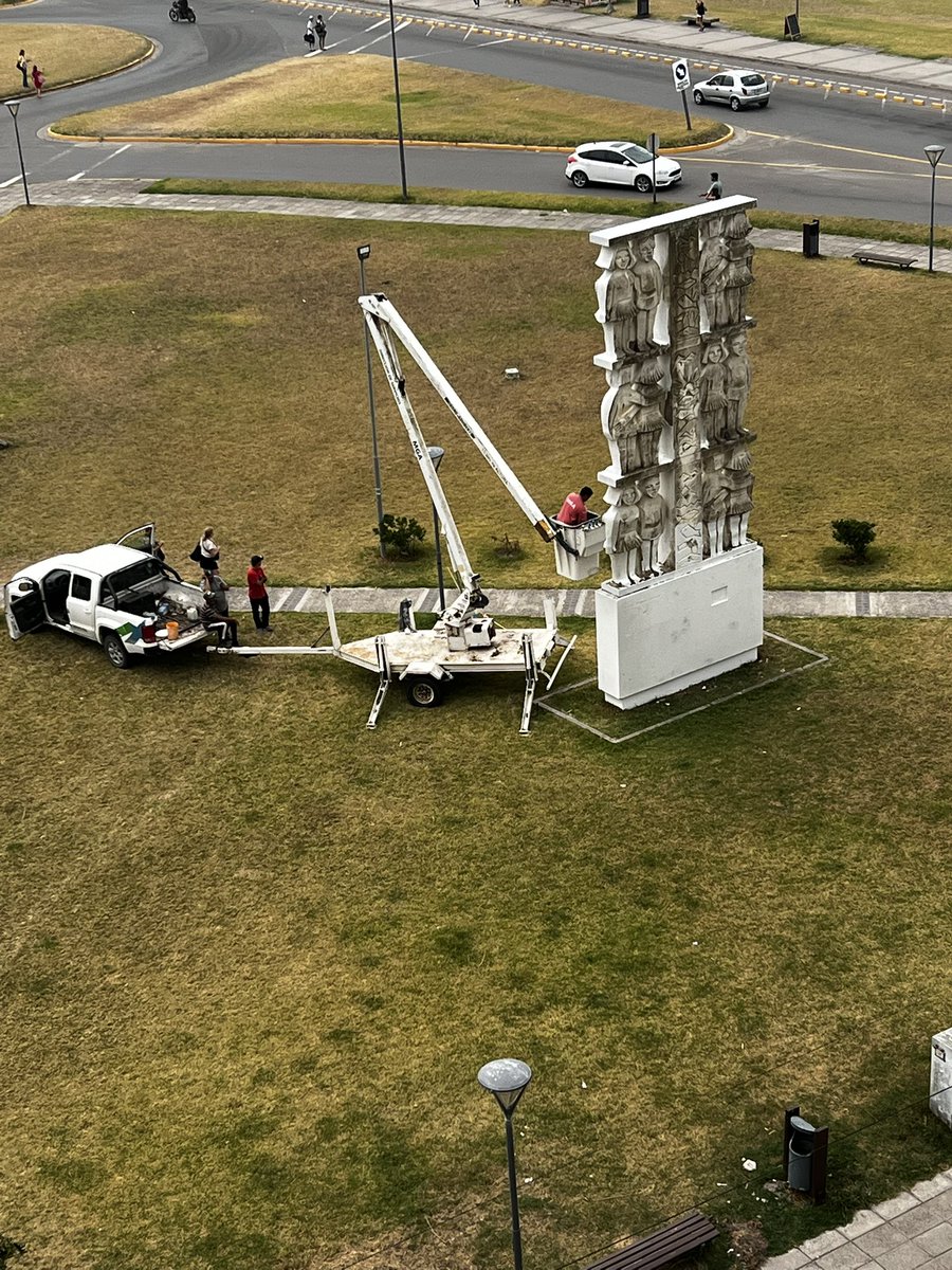 #MunicipalidadDeGeneralAlvarado <a href="/IanantuonySeba/">Sebastián Ianantuony</a> <a href="/sebaianantuony/">Sebastián Ianantuony</a> <a href="/SIanantuony/">Sebastián Ianantuony</a> <a href="/Kicillofok/">Axel Kicillof</a> La eficiencia de la Muni de Gral Alvarado. 1 pinta, 3 miran, y te rompen el cul*con los impuestos…