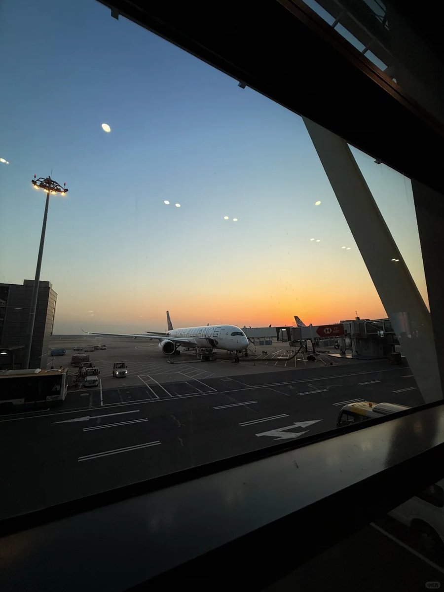 这机场黄昏绝了！
