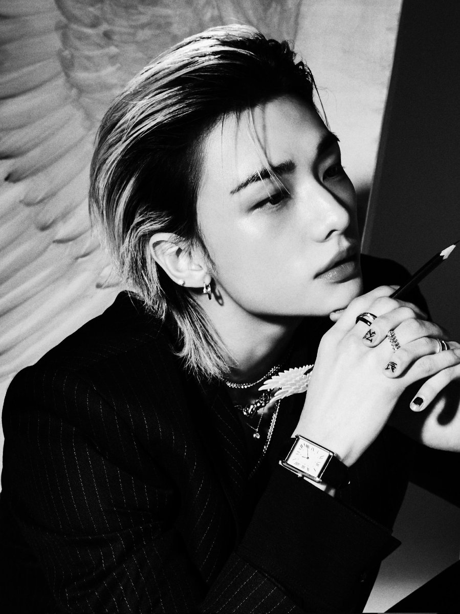 Hyunjinr's tweet image. 6th Generation: STAY with your WINGS.⠀