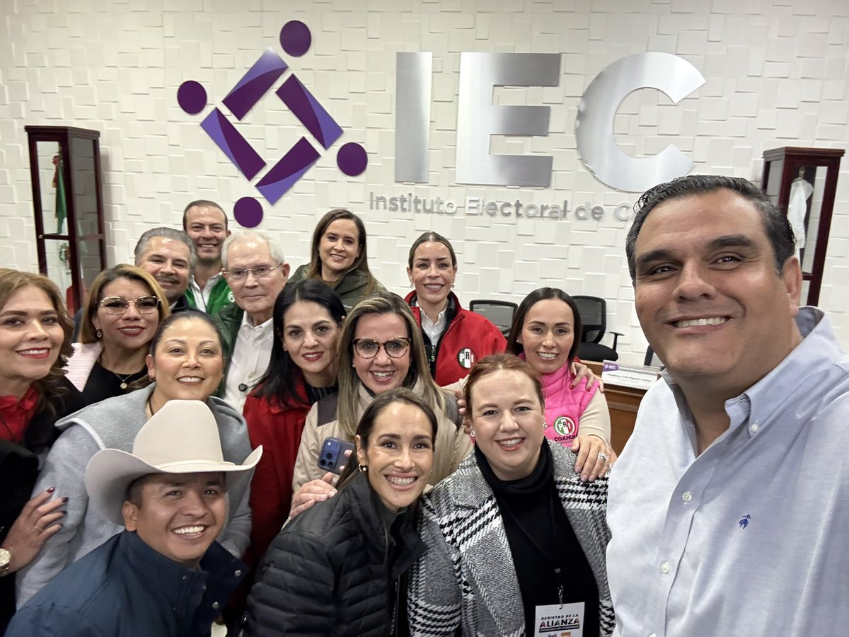 willy_schz's tweet image. Dirigentes Estatales llegamos al Instituto Electoral de Coahuila, donde se registró la Alianza Ciudadana por la Seguridad, en manos de nuestro presidente, don Carlos Robles Loustaunau.

¡Presente del PRI Mx Coahuila! #EnTodasPartes