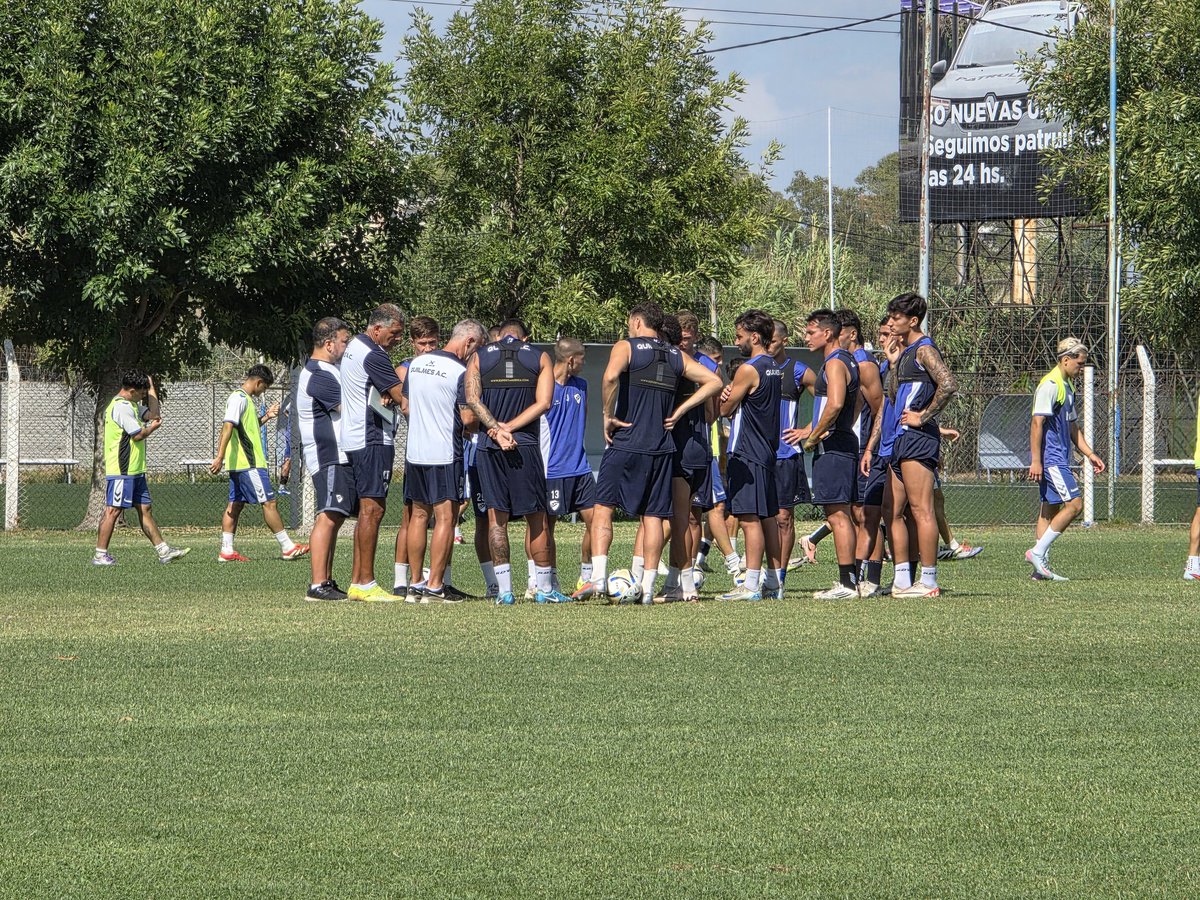El plantel cervecero se entrenó esta mañana en el predio de Alsina y Lora, donde hizo trabajos tácticos ante equipos de juveniles. Sólo trabajó aparte Thomas Rojas, con una sobrecarga muscular. Mañana habrá más tareas tácticas en el anexo.