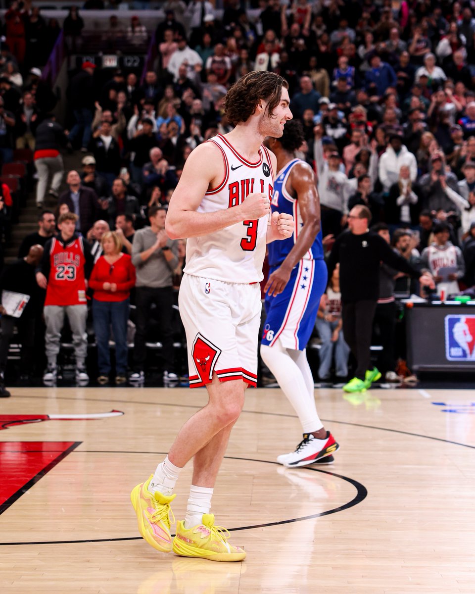 GAMEDAY !

A 2h, Chicago (23-24, 15-10 à domicile) reçoit Miami (25-23, 10-15 à l'extérieur)
LIVE TWEET :✅

Herro, Mitchell QUESTIONABLES côté Heat
Collins, Jones OUT côté Bulls

#BullsNation