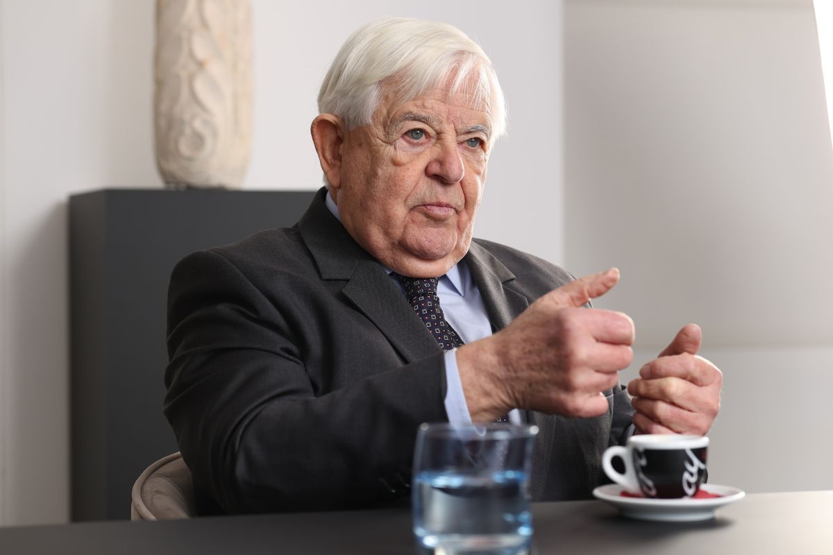 Kaj Milana Kučana najbolj moti pri Anžetu Logarju reporter.si/clanek/sloveni…