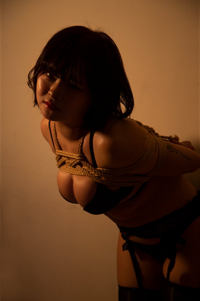 Shibari_Small2 tweet media