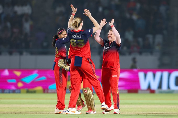 UPW set a target of 1️⃣4️⃣4️⃣  Will they defend it or will RCB chase it down? 🤔