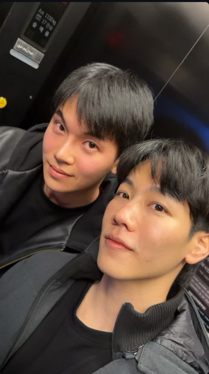 jiradapa4's tweet photo. @yinyin_anw @Cc_littt จ๊ะเอ๋ตัวเองงง https://t.co/JLR8j4LwpW