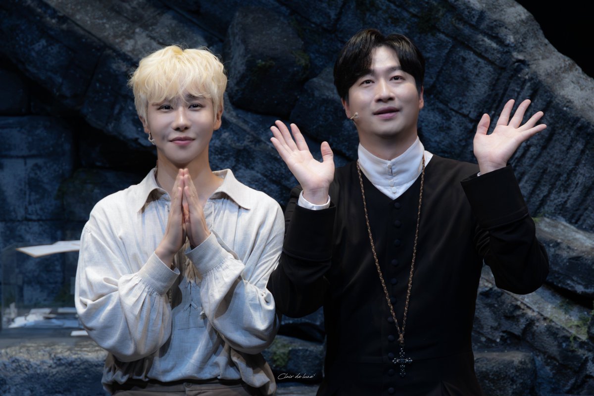 260129 뮤지컬 < 나르치스와 골드문트 >
YES24 마리아브론 전관 포토타임

나르치스 ㅣ #안재영 배우님
골드문트 ㅣ #강찬 배우님