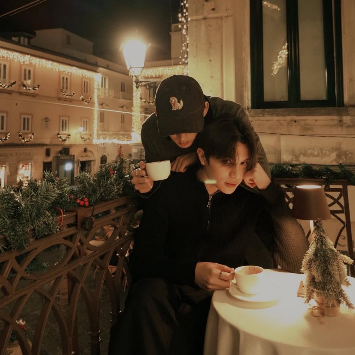 babybside_2's tweet image. คือทุกคนโฟกัสรูปตรงกลางหมด55555555555555

#WilliamEst