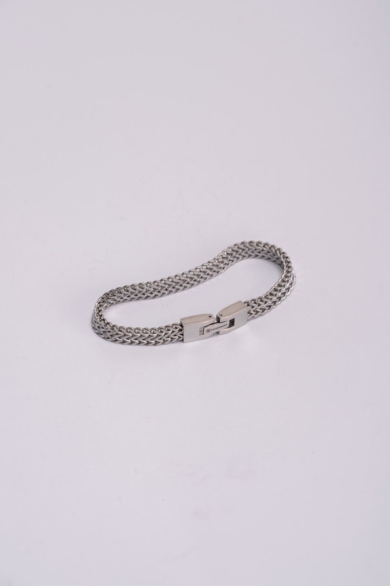 savedrines's tweet photo. The Savedrines Legacy Keel Chain Bracelet stands as a reminder that true elegance begins with inner strength.
Available in Black, Gold and Silver.
Shop via https://t.co/qhTfMgd8Si
#SavedrinesLegacy
#SavedrinesLegacyKeelChain
#Savedrines #BeWhoYouWereMadeToBe https://t.co/Z8pTKNuqLW