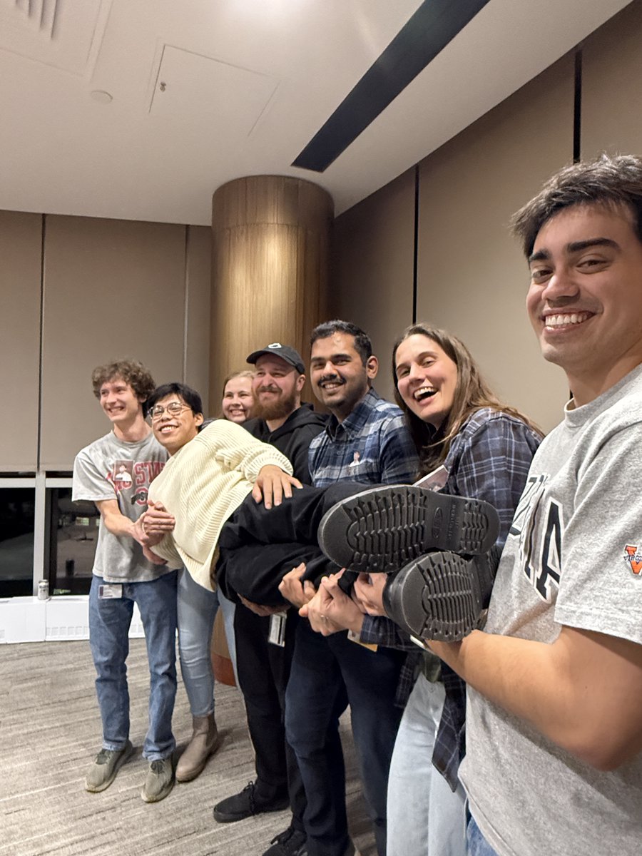 DermodyLab tweet media