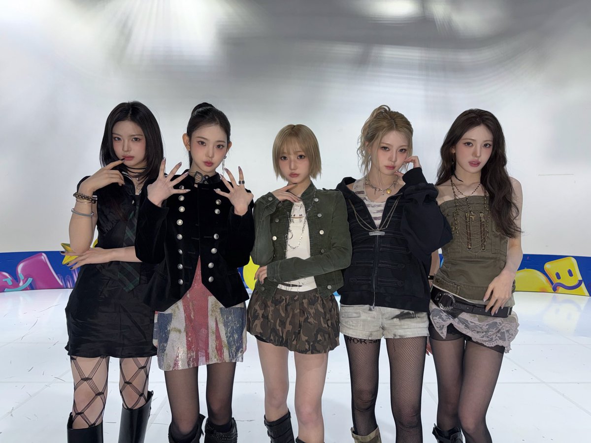 We_KiiiKiii's tweet image. [📸]
260129 #Mnet #엠카운트다운  

기다리던 404 (New Era) 첫방!!✨
이번 활동도 달려보자 티키들💙

#KiiiKiii #키키
#404_NewEra #404_뉴에라 #DeluluPack 
#KiiiKiii_404_NewEra #KiiiKiii_DeluluPack