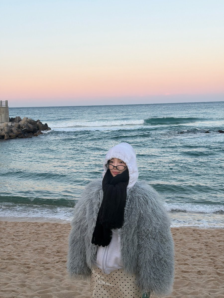 MYidisecrets's tweet image. 왤케 합성같지