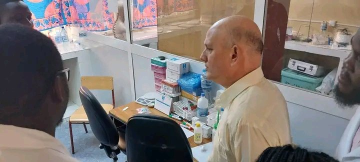 ♥ Participó Jefe de la #BMCGuineaBissau en la inauguración del Consultorio Médico del Centro Politécnico SOS Childrens de Bissau, una iniciativa de graduados de la Facultad de Medicina Raúl Díaz Argüelles para llevar la salud escolar gratuita a los más necesitados.
 #CubaCoopera