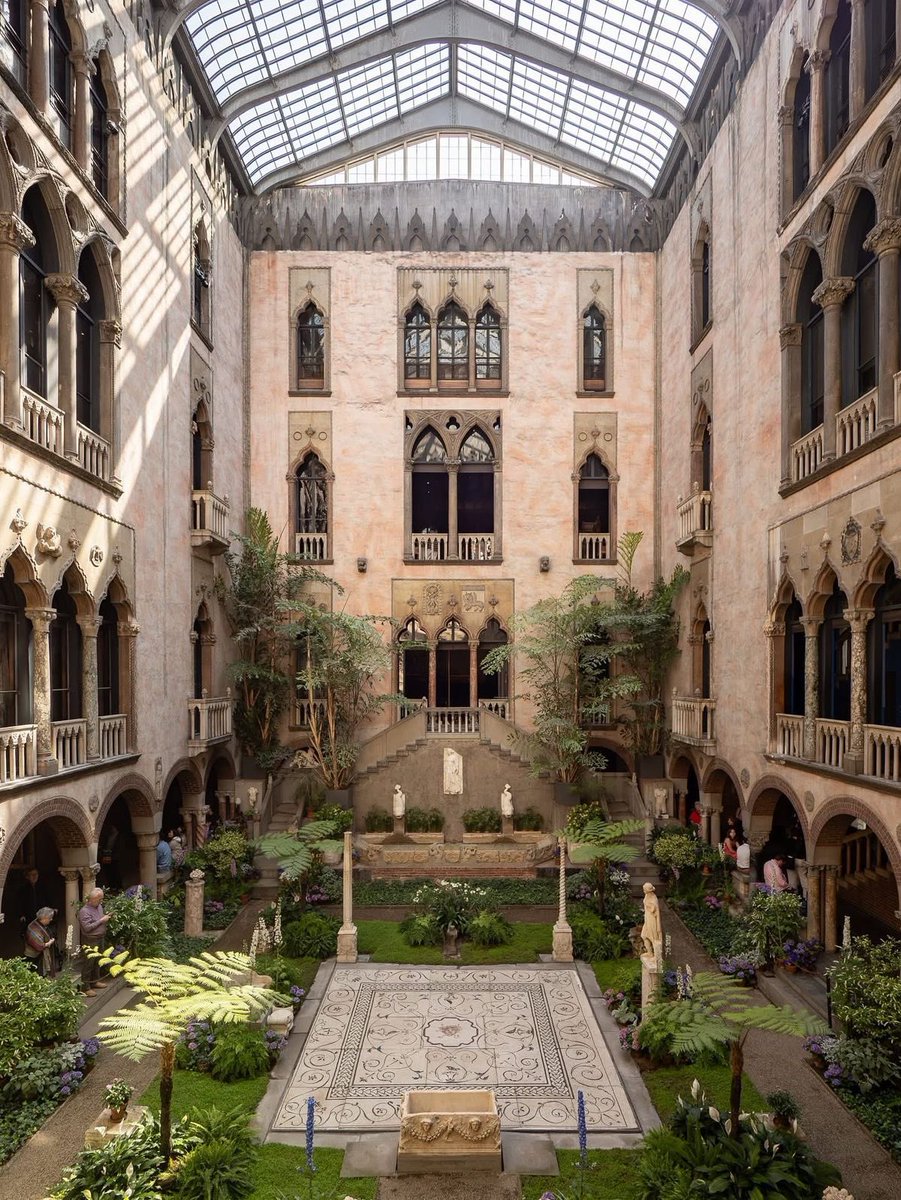 luusssso's tweet image. The courtyard of the Isabella Stewart Gardner Museum in Boston is absolutely phenomenal