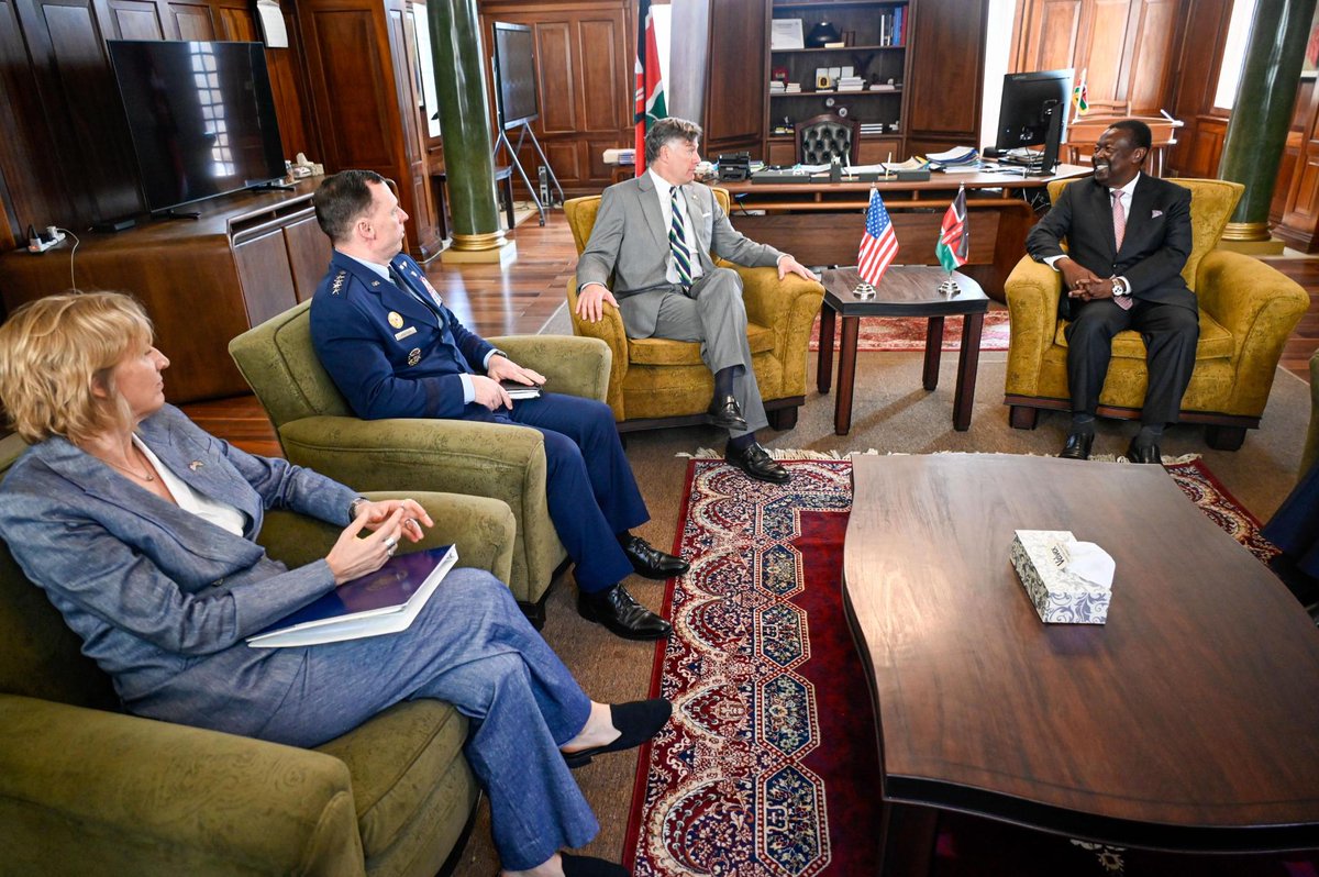 EastAfricaGov's tweet image. When leaders unite around shared security interests, partnerships grow stronger. Discussions with President William Ruto and Kenya’s Foreign Minister underscore Kenya’s strategic role and commitment to peace and security in East Africa. #Kenya #Partnerships #SecurityCooperation