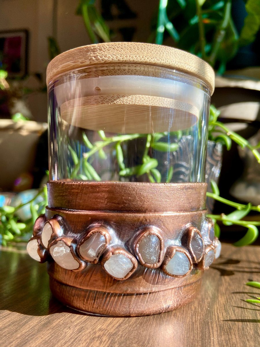 theSMITHST0NIAN's tweet image. The oldest piece of art in my shop right now. Help me find a home for her? Sharing costs $0🫶